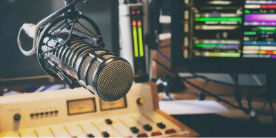 Todo lo que Necesitas Saber sobre el Mundo de la Radio en el Taller del Centro Joven de Alovera